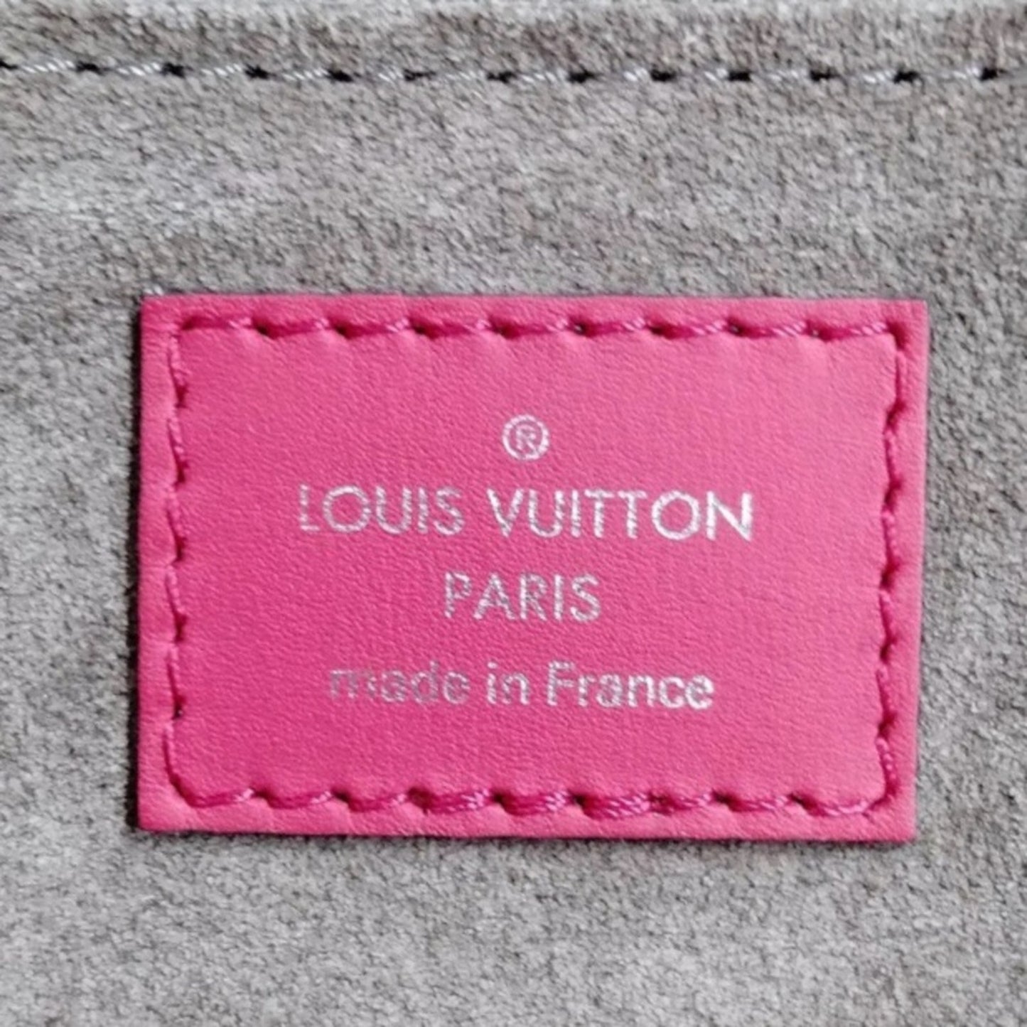 Louis Vuitton “W” veau cachemire tuffetage PM red