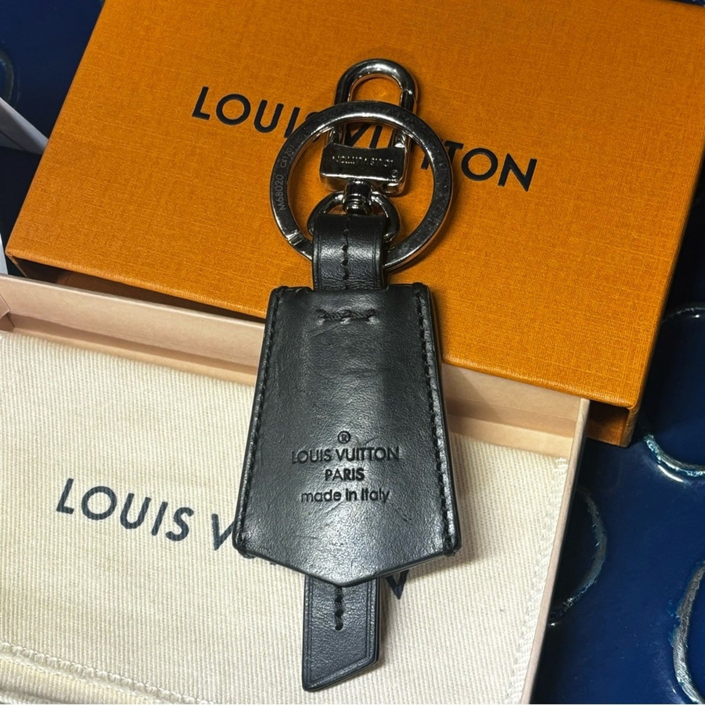Louis Vuitton Cloche Cre Leather Key Ring Key Holder Black M68020