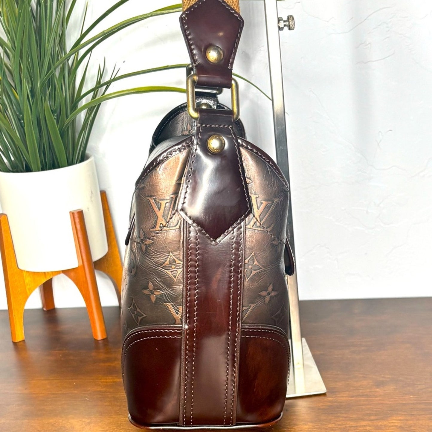 RARE LIMITED EDITION Louis Vuitton Sergent Shoulder bag