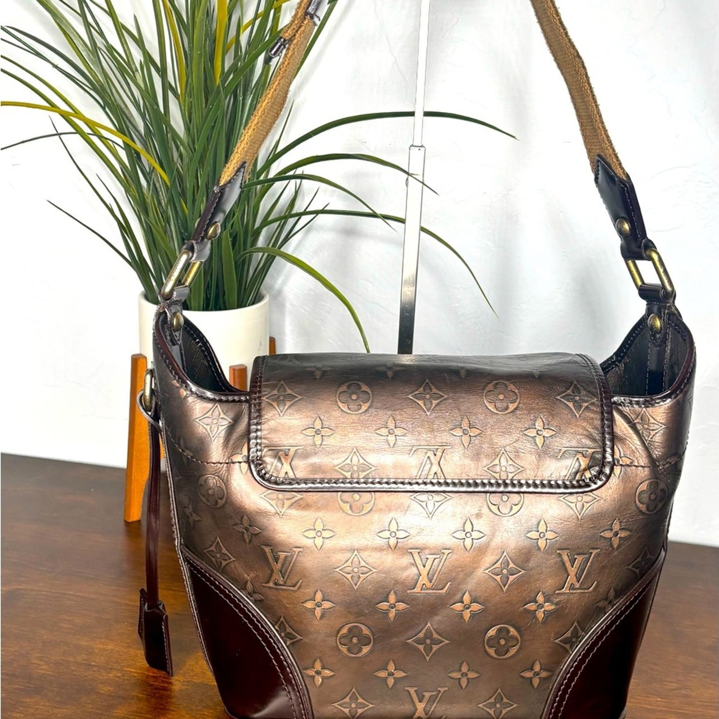 RARE LIMITED EDITION Louis Vuitton Sergent Shoulder bag